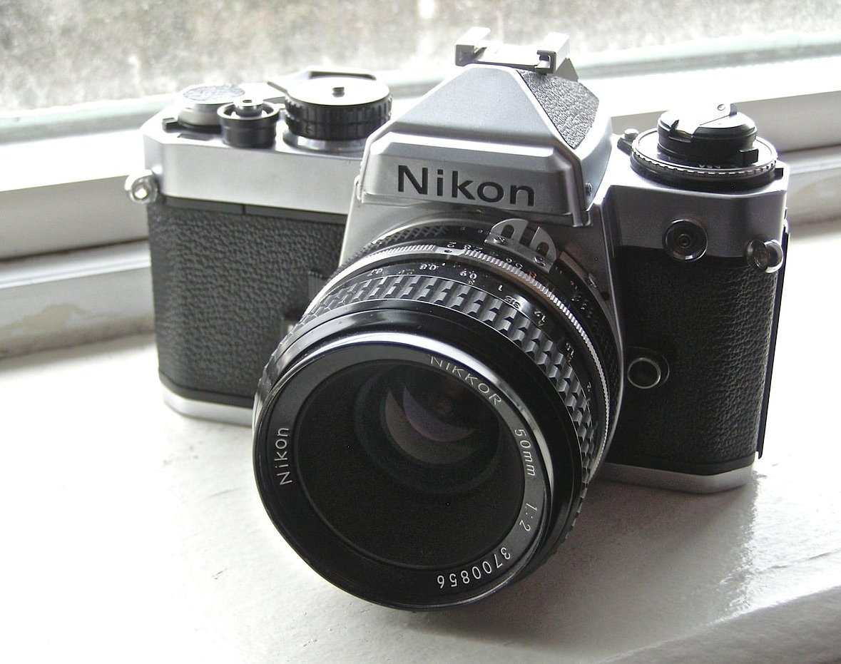 photographer with camera client