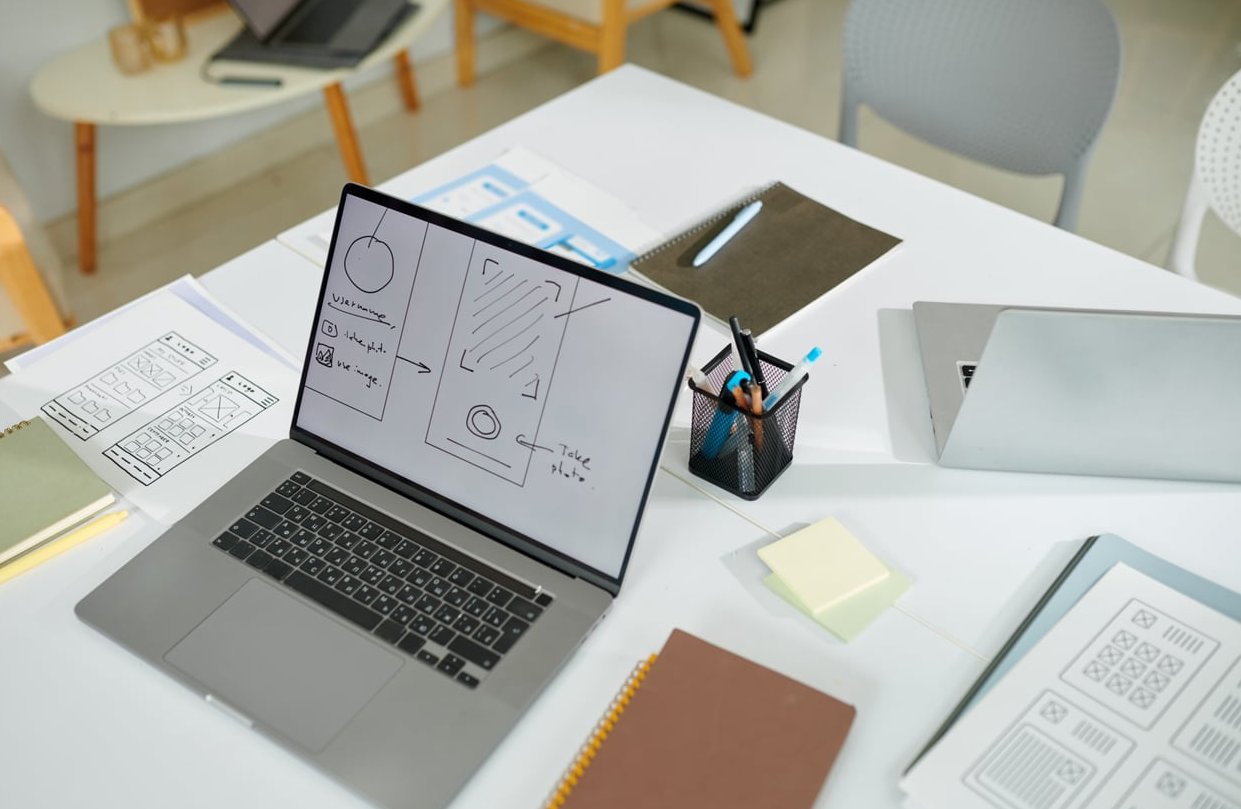 wireframe sketch laptop